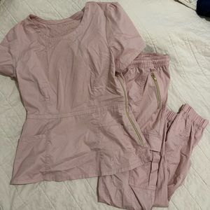 Jaanuu scrub set